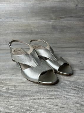 Amalfi by Rangoni Silver Leather Open Toe Wedge Heels Women's Size 9